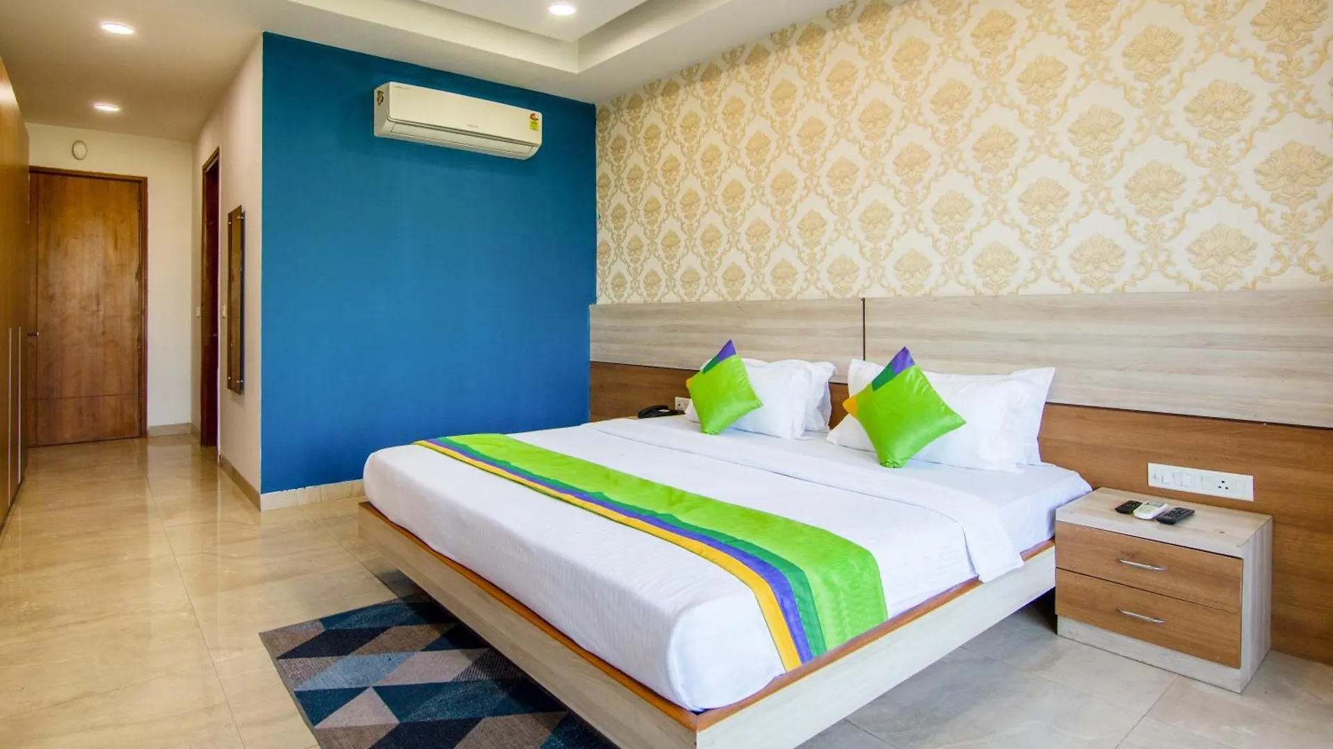 *** Hotel Treebo Flxho Trio, Medanta Medicity Gurgaon India