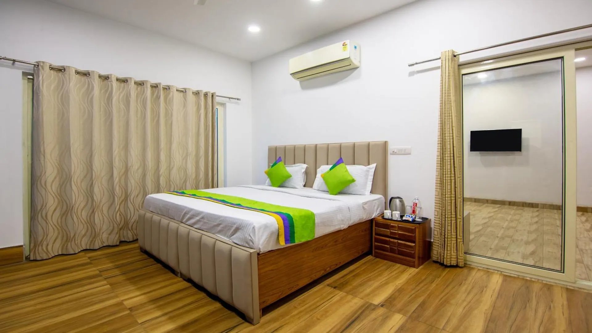 Treebo Flxho Trio, Medanta Medicity Gurgaon 3*,