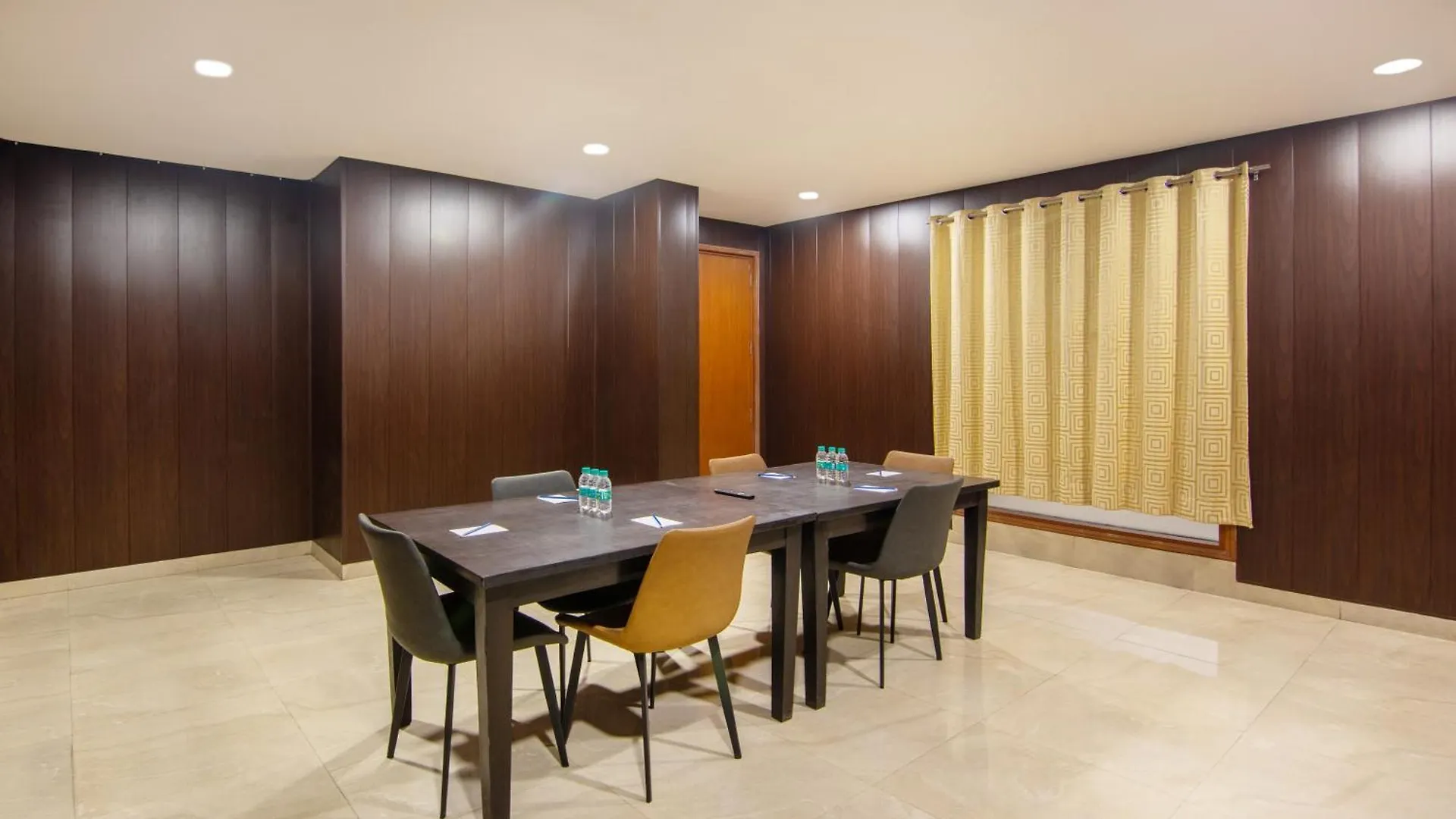 Treebo Flxho Trio, Medanta Medicity Gurgaon 3*,