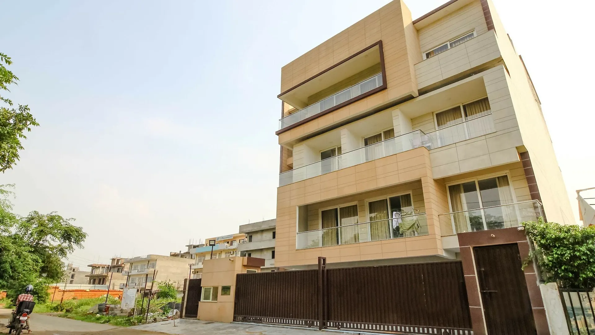 Treebo Flxho Trio, Medanta Medicity Gurgaon
